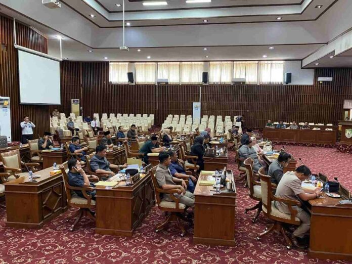 FOTO : SIDANG DPRD BENTENG