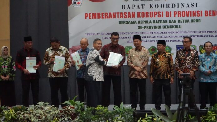 FOTO : DPRD Bengkulu Tengah Ikuti Rakor Antikorupsi KPK