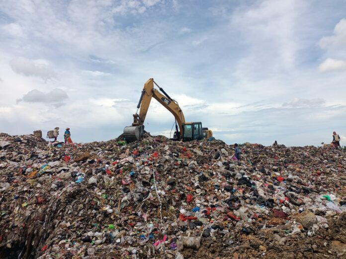 FOTO : GUNUNGAN SAMPAH